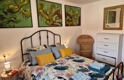 Jarnages Casa | Cozy House with Garden & Hot Tub