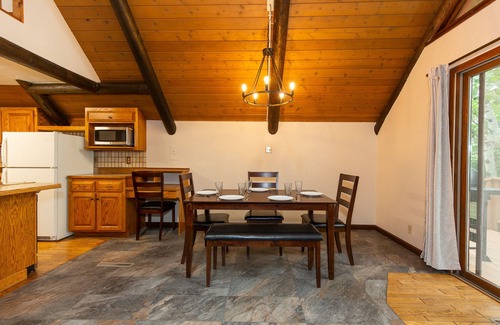 Bozeman Casa | Cozy Hyalite Cabin! Minutes from MSU, Downtwon Bozeman & Hyalite Canyon!
