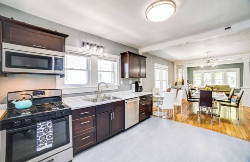 Michigan City Cabaña | Cozy Indiana Getaway Near Washington Park Zoo!