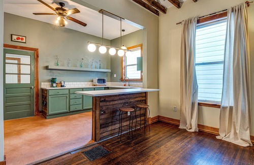 Fountain Square Cabaña | Cozy Indianapolis Vacation Rental w/ Micro Farm!