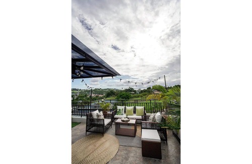 Antipolo Apartamento | Cozy Industrial Chic Apt,Netflix+Balcony,Antipolo