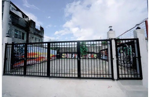 Antipolo Apartamento | Cozy Industrial Chic Apt,Netflix+Balcony,Antipolo