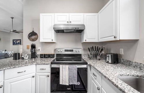 Cary Casa | Cozy Industrial Kildaire Farms Home- near Downtown