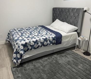 Airdrie Apartamento | Cozy Inn new basemt wt sep entrance contains 1 bdrm and den for up to 4 guests