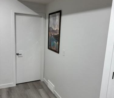 Airdrie Apartamento | Cozy Inn new basemt wt sep entrance contains 1 bdrm and den for up to 4 guests