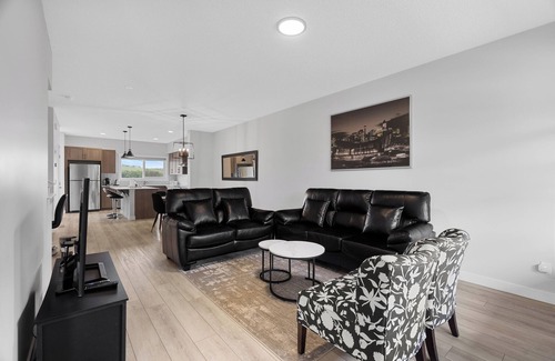 Southeast Calgary Casa | This Home is 3 BR 2.5 baths in Calgary near river trails,Golf & Spruce Meadows