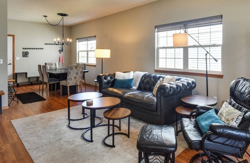 Weber Casa | Cozy Iowa City Home ~ 2 Mi to Kinnick Stadium!