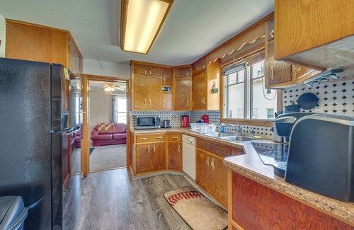 Dyersville Casa | Cozy Iowa Getaway w/ Patio & Fenced-In Yard!