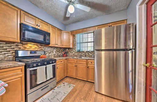 Northside Casa | Cozy Jacksonville Home w/ Yard ~ 8 Mi to Dtwn