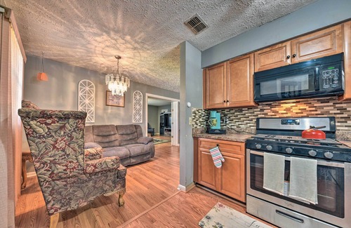 Northside Casa | Cozy Jacksonville Home w/ Yard ~ 8 Mi to Dtwn