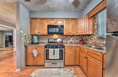 Northside Casa | Cozy Jacksonville Home w/ Yard ~ 8 Mi to Dtwn