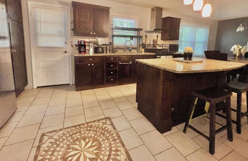 Kansas City Casa | Cozy KC Home 6 beds Arcade & Pool Table 15Min> PNL