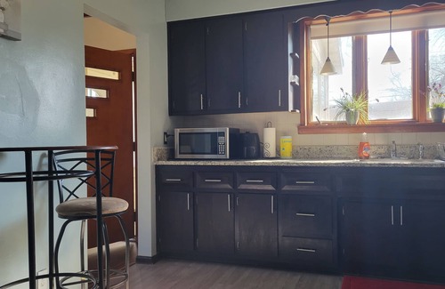 Hammond Casa | Cozy, king and queen bed Indiana home!