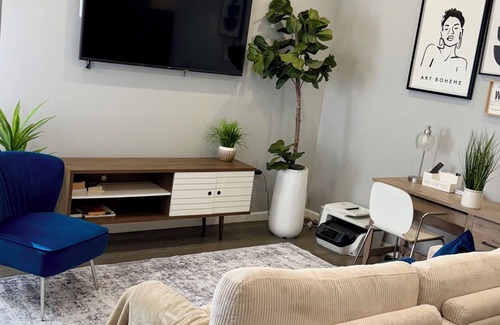 East Orange Casa | Cozy King Bed suite w/ free Parking ,Self check in and WiFi