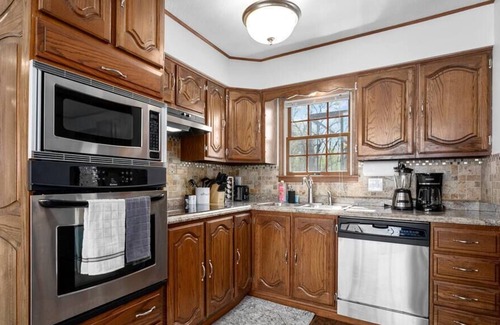 Independence Casa | Cozy King Beds OffSt Parking Mins from Attractions