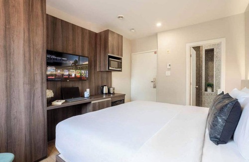 Gay Village Hotel | Cozy King – MTL Village Vibe