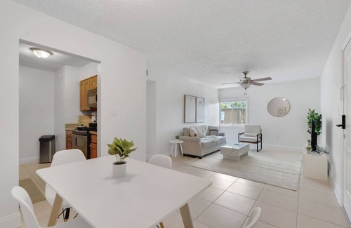 SoHo Apartamento | Cozy King Suite near Bayshore! Pool,Gym,Parking