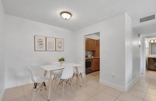 SoHo Apartamento | Cozy King Suite near Bayshore! Pool,Gym,Parking