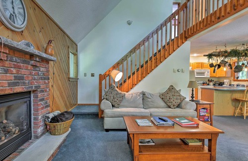 Hamlin Casa | Cozy Lake Ariel Home en una comunidad de naturaleza!
