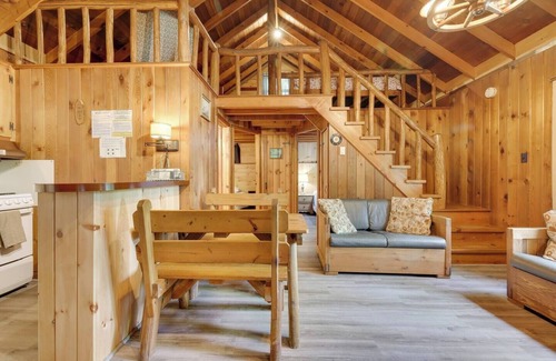 Greentown Cabina | Cozy Lake Cabin #1 w/boatdock