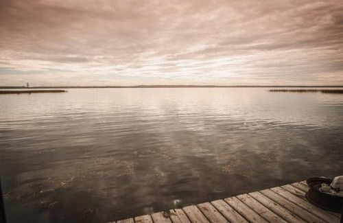 Parkland County Casa | Cozy lake cottage