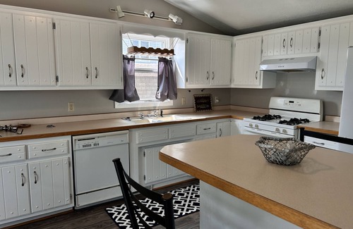 Forest Lake Cabaña | Cozy Lakeside Cottage