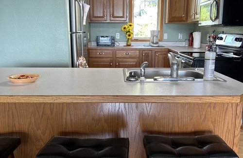 Cassville Cabaña | Cozy Lake Cottage with private view of Table Rock Lake and Arkansas Mountains.