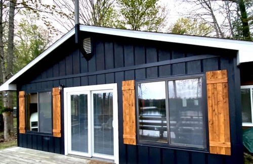 Irons Casa | Cozy, Lake Front Cottage Close To It All! Fishing, Hunting, Hiking & Much More!