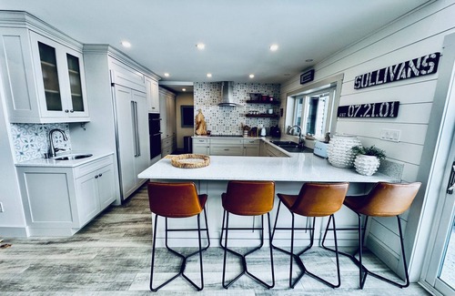 Collingwood Casa | Cozy Lake House and Coach Home - 5 minutes to downtown & 10 minutes to ski hills
