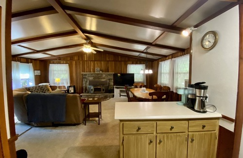 Gouldsboro Casa | Cozy Lake/Marina view Cabin in the Poconos