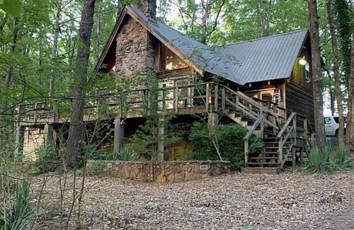 Drasco Casa | Cozy lake retreat at Tannenbaum Golf Club. Perfect for viewing the Eclipse!