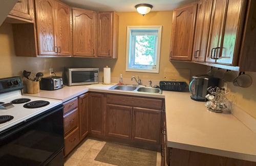 Houghton Lake Cabina | Cozy lake retreat with great views of Houghton Lake. Close to ORV trails.