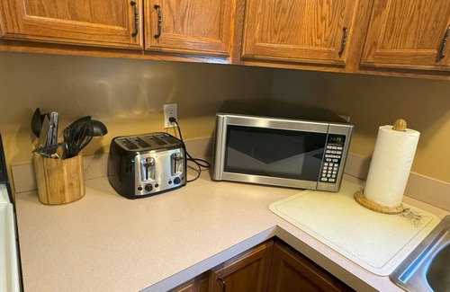Houghton Lake Cabina | Cozy lake retreat with great views of Houghton Lake. Close to ORV trails.