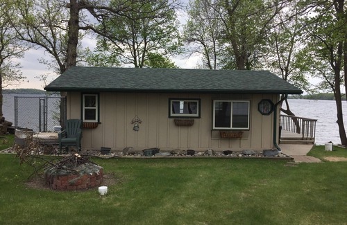Detroit Lakes Cabina | Lake Sallie - Classic Lake Cottage con fachada en 2 lagos!