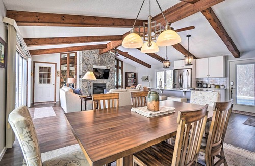 Robbinsville Cabaña | Cozy Lake Santeetlah Cottage with Dock & 3 Kayaks!