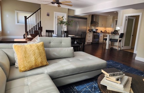 Oro-Medonte Casa | Cozy Lake Simcoe Retreat: Beach, Skiing, & Relaxation Minutes from Barrie!