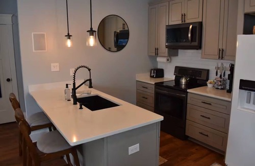 Inman Apartamento | Cozy Lakefront Apartment
