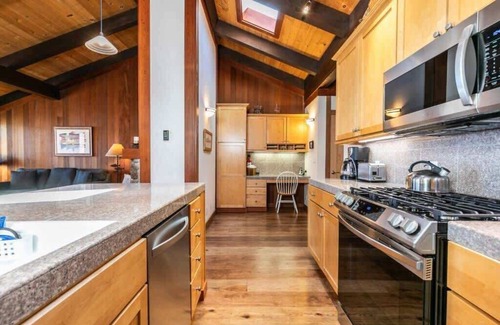 Tahoe City Condominio | Condominio Chinquapin frente al lago con vistas panorámicas
