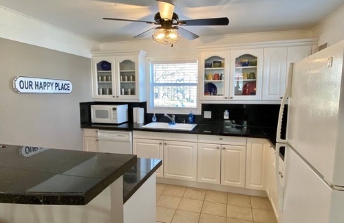 Azle Casa | Cozy Lakefront Cottage on Eagle Mountain Lake
