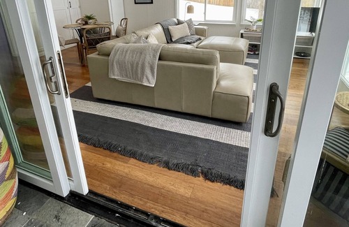 Lake Cabaña | Cozy Lakefront Cottage on Gray Lake