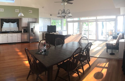 Orange Lake Casa | ABSOLUTAMENTE IMPRESIONANTE * Lake Front Home * 60 millas al norte de Nueva York * Vea el video!