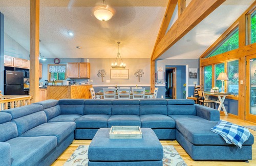 Lake Ariel Casa | Cozy Lakefront Home Steps to Pool and Lake