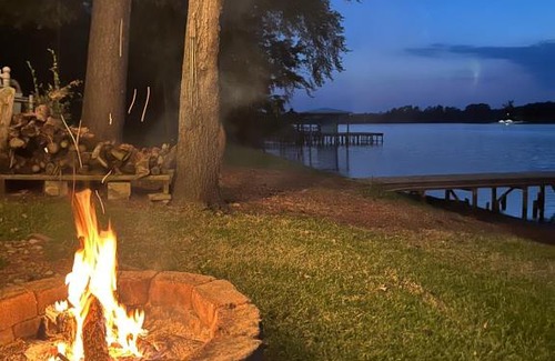 Mineola Casa | Cozy Lakehouse