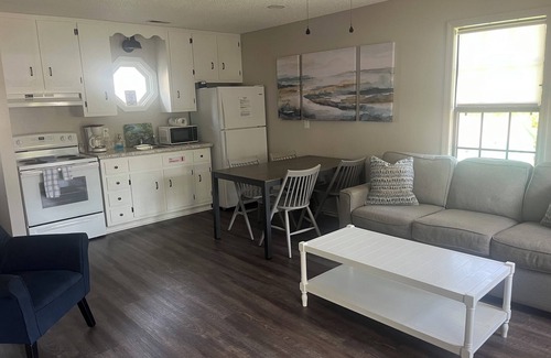 Winchester Cabina | Cozy, lakeside cabin on beautiful Tims Ford Lake-CABIN #1
