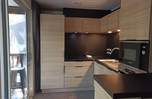 Labouheyre Chalet De Esquí | Chalet acogedor junto al lago, piscina cubierta, cerca de playas y actividades naturales