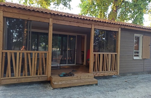 Labouheyre Chalet De Esquí | Chalet acogedor junto al lago, piscina cubierta, cerca de playas y actividades naturales