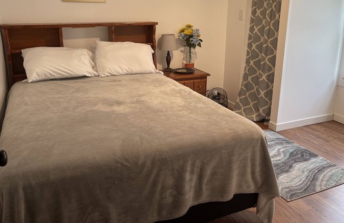 Oak Harbor Casa | Cozy Lakeside Cottage - 20 min to PIB Ferries!