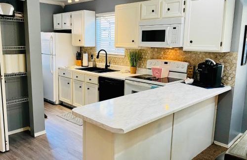 Indian Point Apartamento | Cozy Lakeside Getaway - Outdoor Theater - Free Early Check-In- 4min to Silver Dollar City