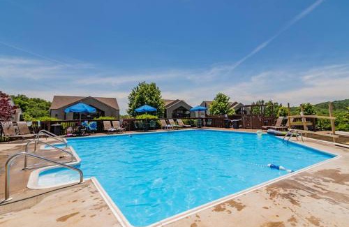 Indian Point Apartamento | Cozy Lakeside Getaway - Outdoor Theater - Free Early Check-In- 4min to Silver Dollar City