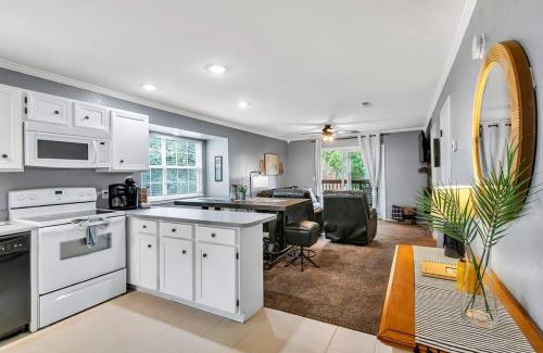 Indian Point Apartamento | Cozy Lakeside Getaway - Outdoor Theater - Free Early Check-In- 4min to Silver Dollar City